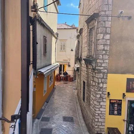 Old Town Center Apartment *