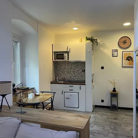 Old Town Center アパート ザダル