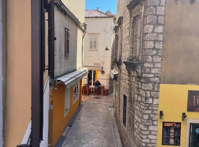 Old Town Center Apartment *