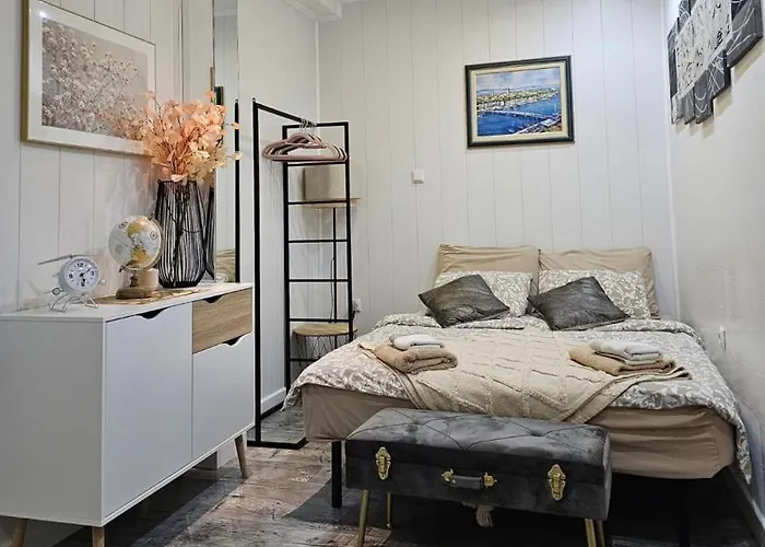 Old Town Center Apartment *